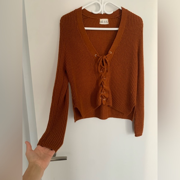 Urban Heritage Cute Brown Sweater (no size) - Picture 2 of 4